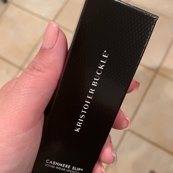 Longwear lipstick - Picture 2 of 3